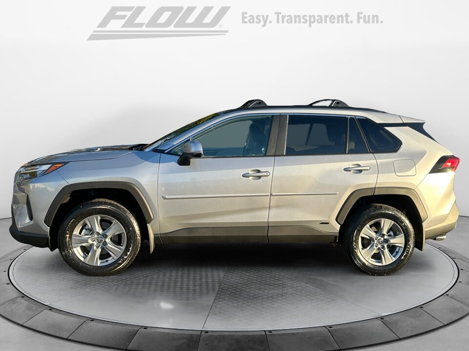 2025 Toyota RAV4 Hybrid XLE photo 4