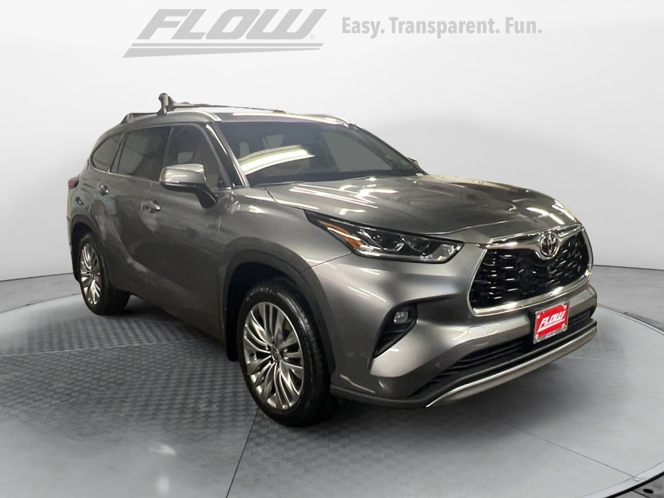 2026 Toyota Highlander Platinum's photo