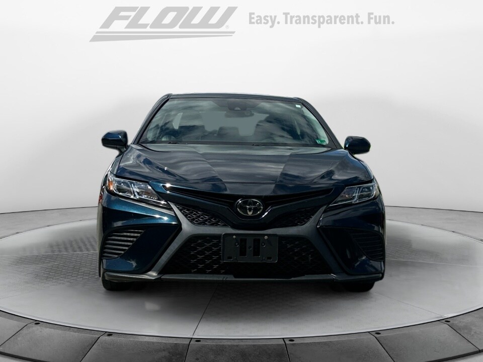 2020 Toyota Camry SE photo 2