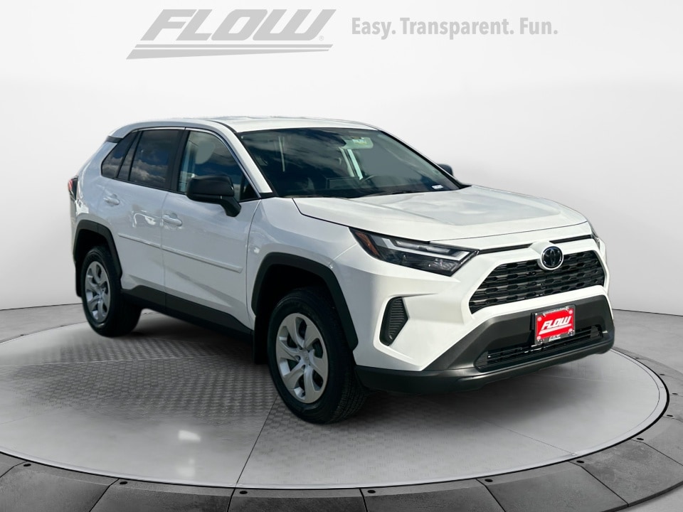 2025 Toyota RAV4 LE's photo