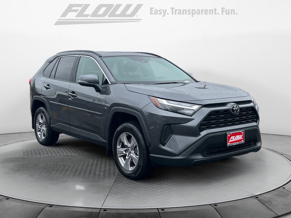 2025 Toyota RAV4 XLE's photo