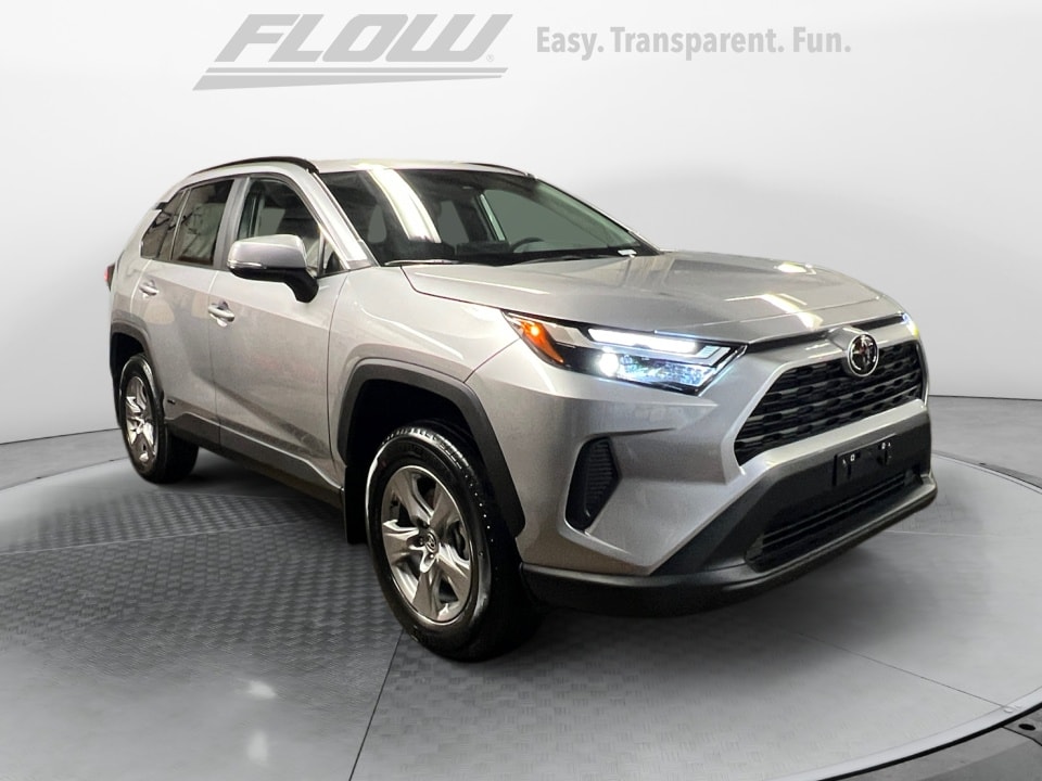 2025 Toyota RAV4 XLE's photo