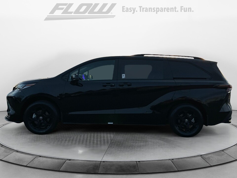 2026 Toyota Sienna Woodland Edition photo 4