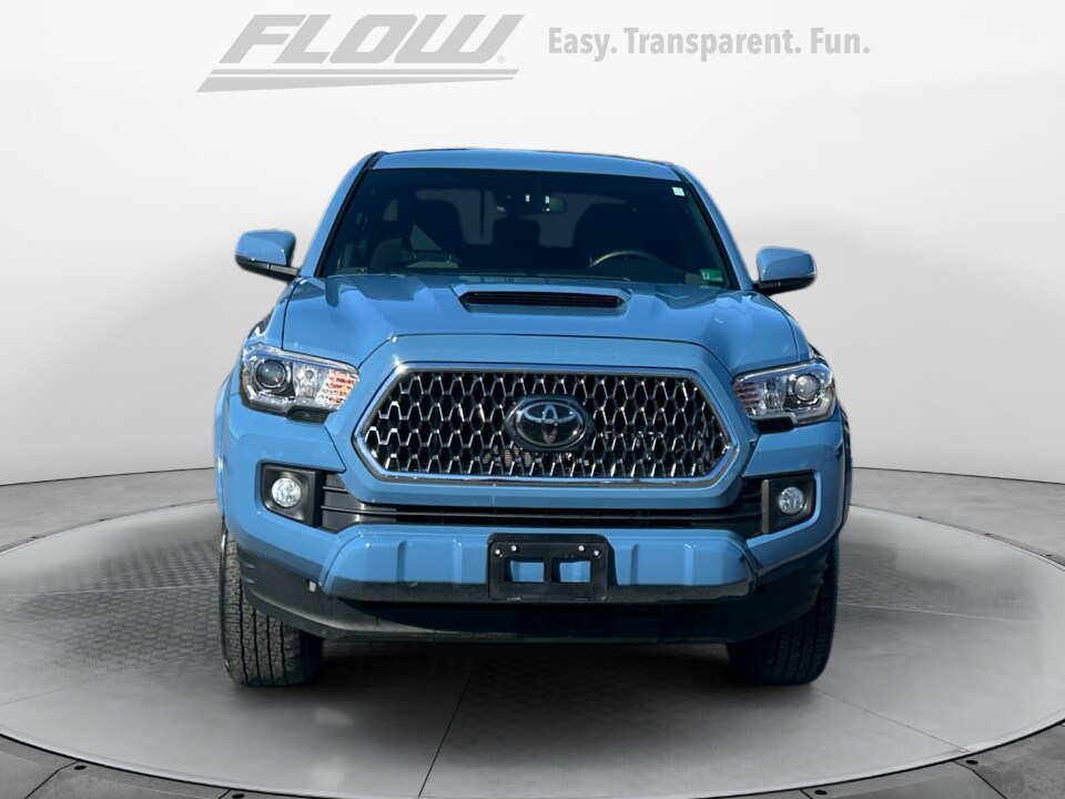 2019 Toyota Tacoma TRD Sport photo 2