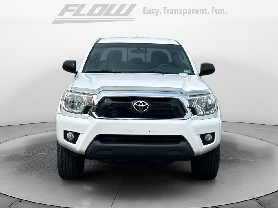 2015 Toyota Tacoma photo 2