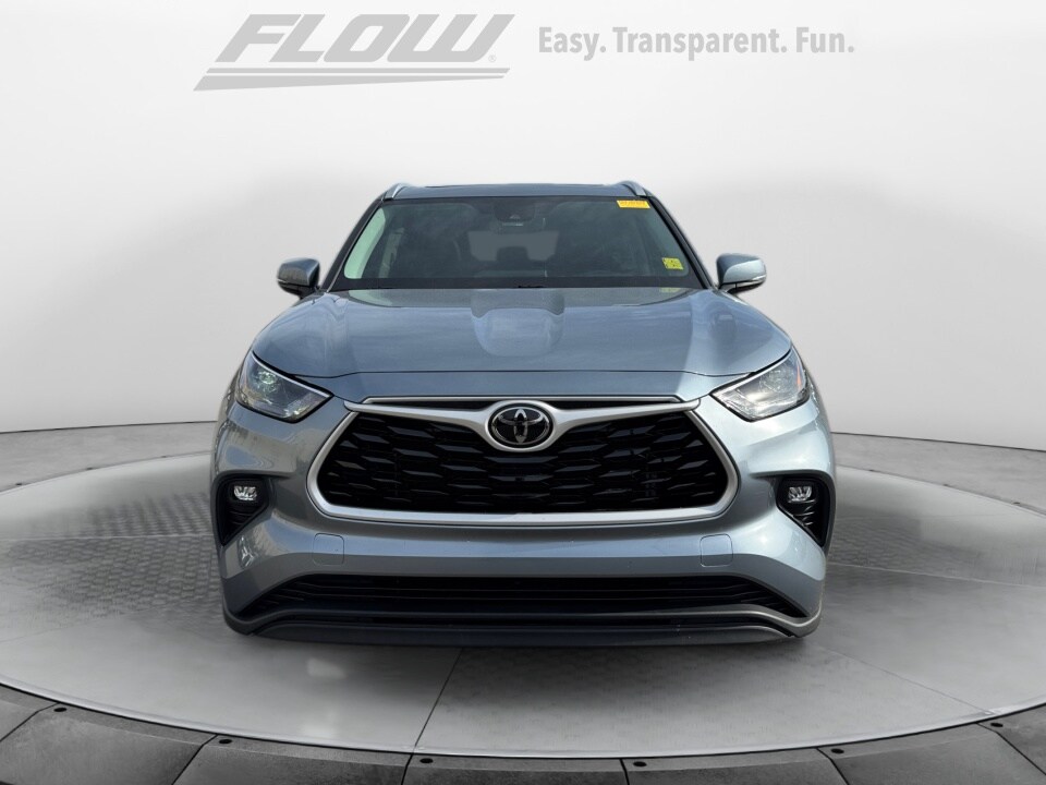 2024 Toyota Highlander XLE photo 2