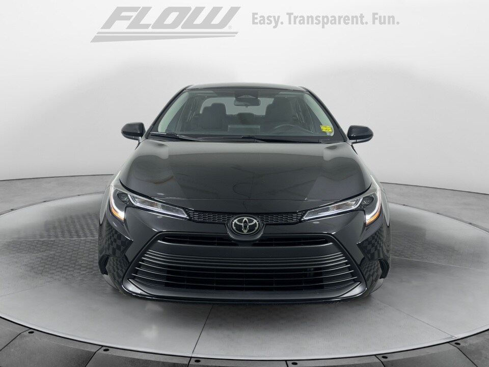 2025 Toyota Corolla LE photo 2