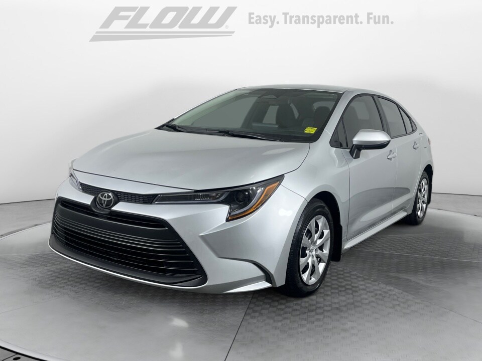 2025 Toyota Corolla LE photo 3
