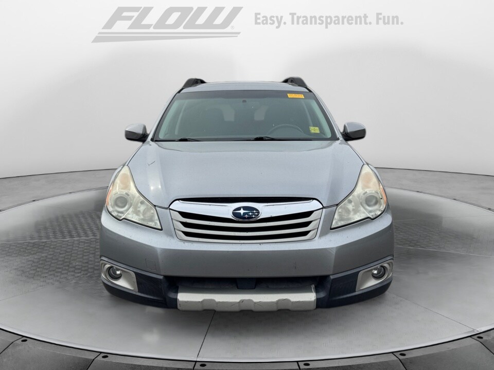 2011 Subaru Outback 3.6R Limited photo 2