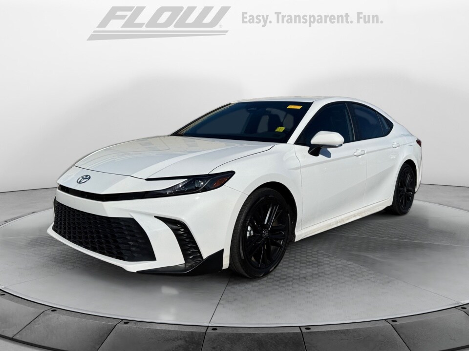 2025 Toyota Camry SE photo 3