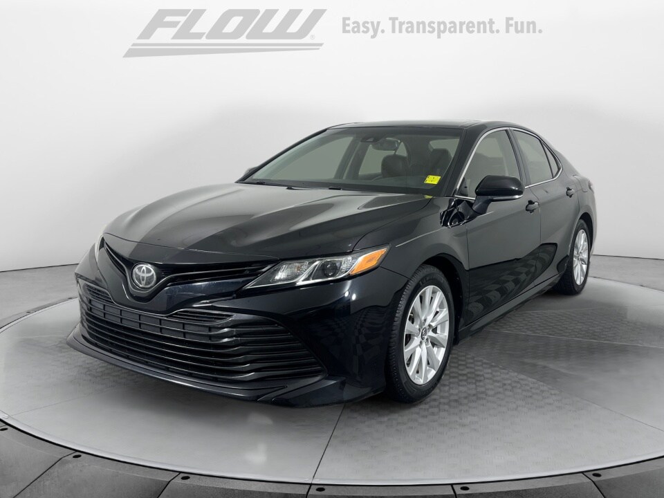 2018 Toyota Camry LE photo 3