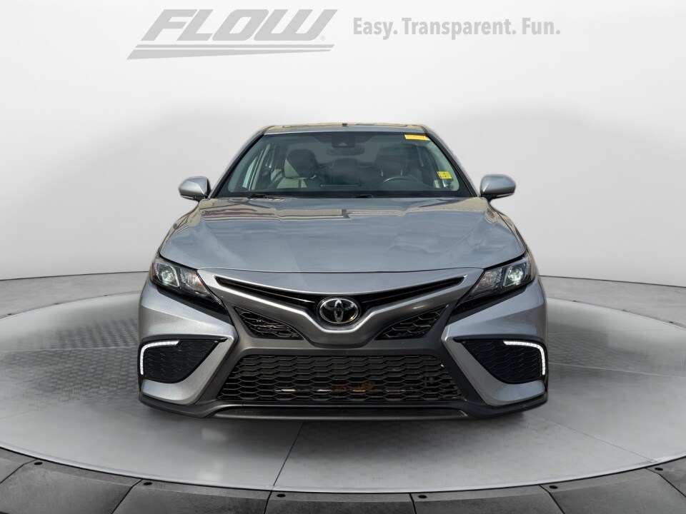 2022 Toyota Camry SE photo 2