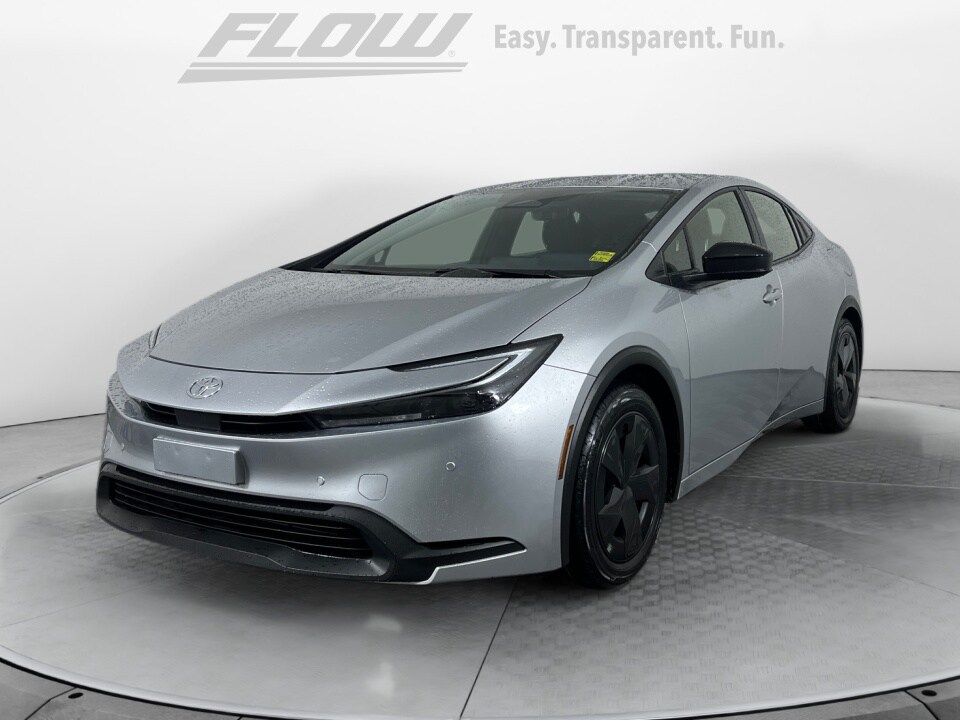 2025 Toyota Prius LE photo 3