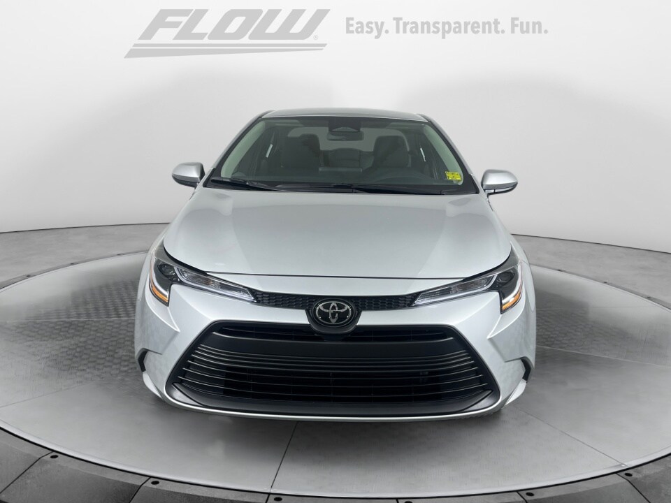 2025 Toyota Corolla LE photo 2