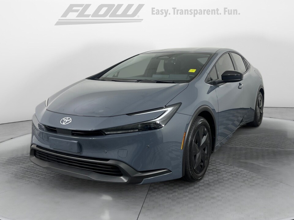2025 Toyota Prius LE photo 3