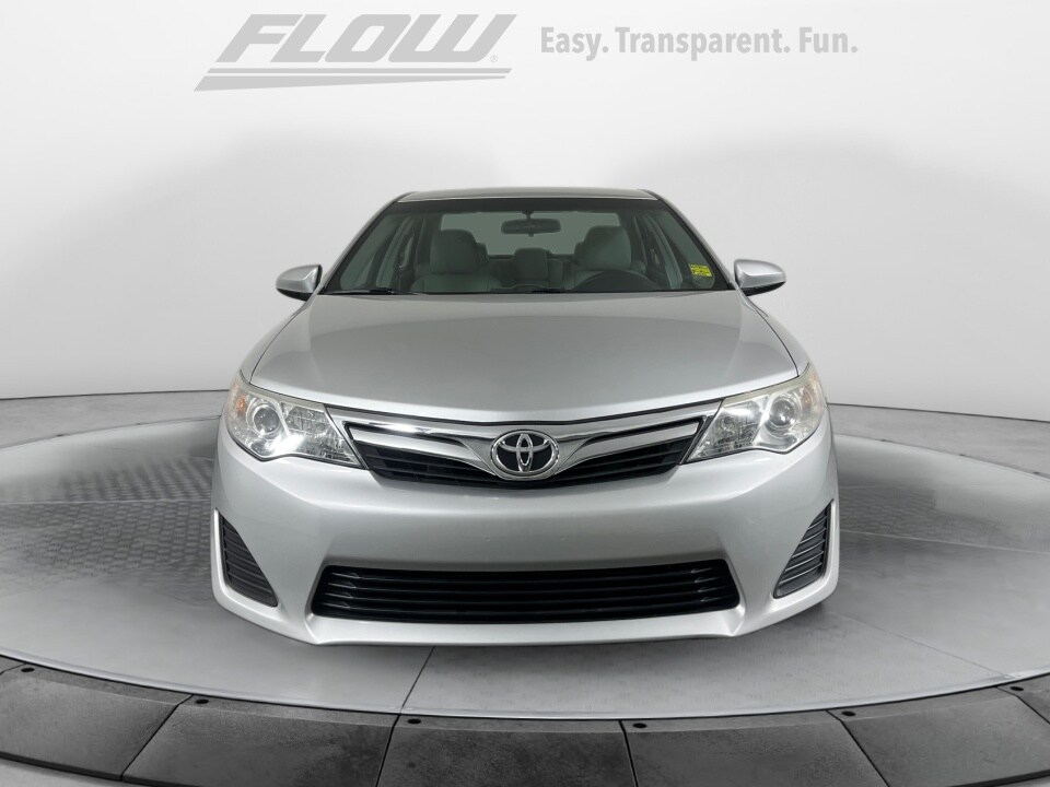 2014 Toyota Camry LE photo 2