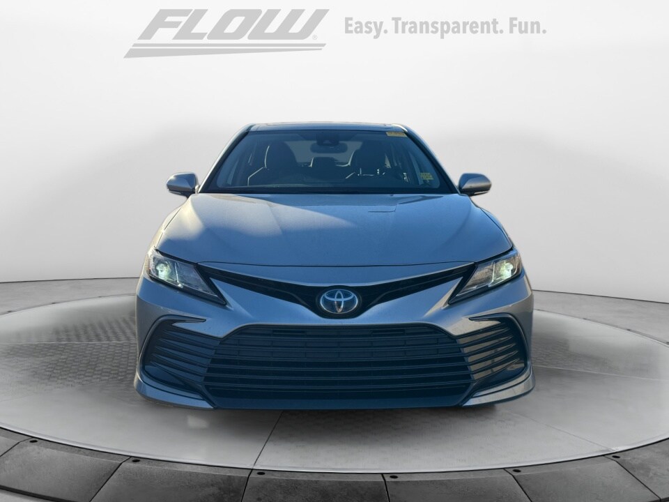 2022 Toyota Camry Hybrid LE photo 2