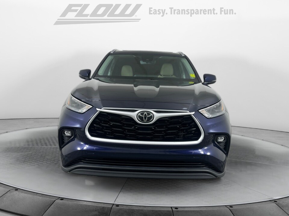 2023 Toyota Highlander XLE photo 2