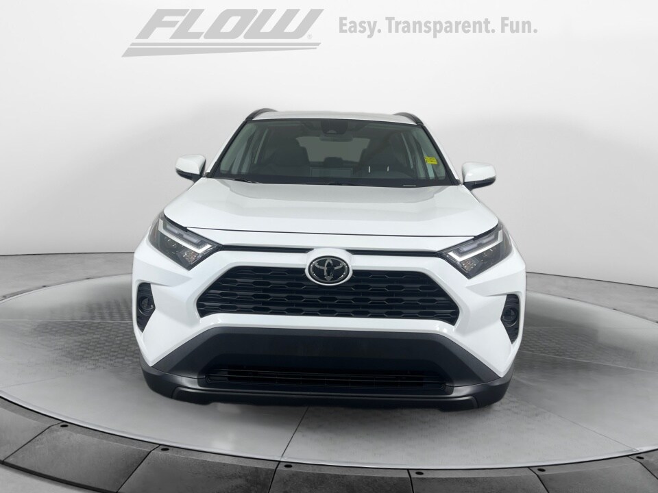 2024 Toyota RAV4 XLE photo 2