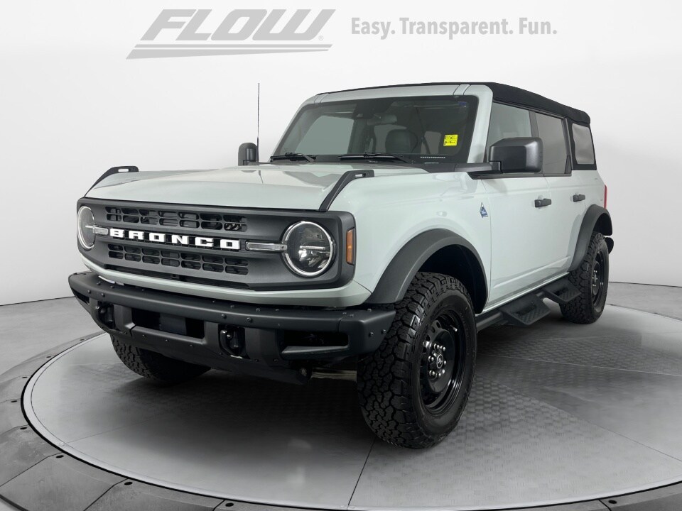 2023 Ford Bronco Black Diamond photo 3