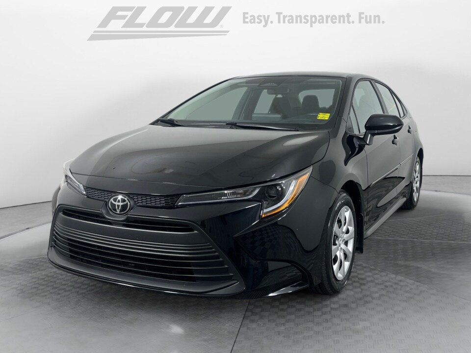 2025 Toyota Corolla LE photo 3