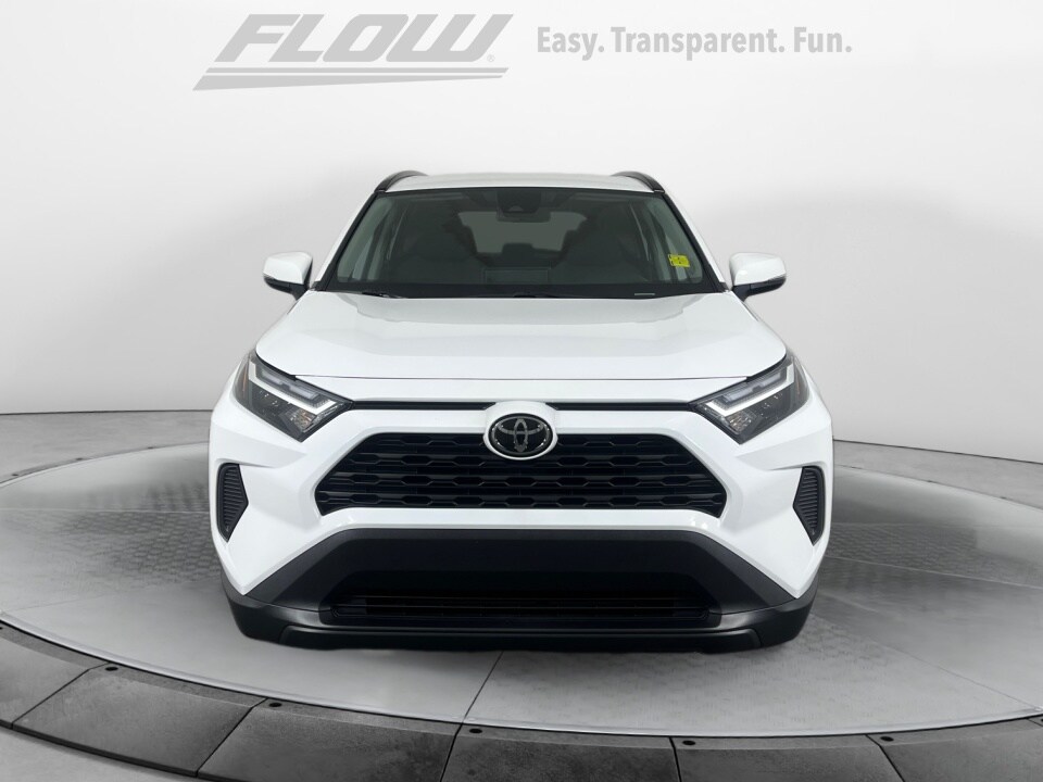 2024 Toyota RAV4 XLE photo 2