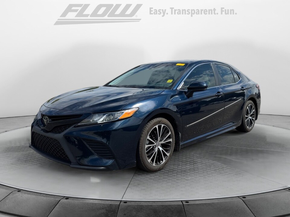 2018 Toyota Camry SE photo 3