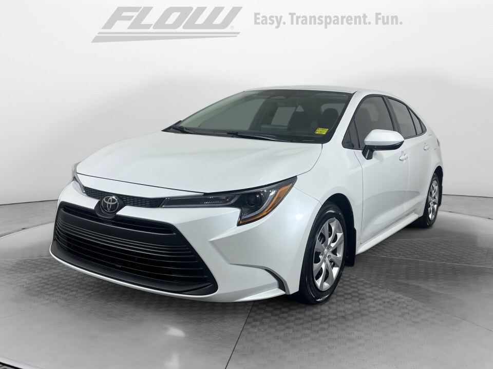 2025 Toyota Corolla LE photo 3