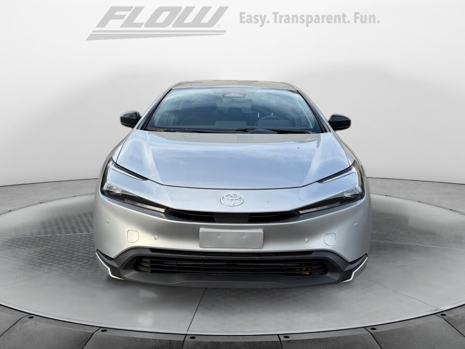 2025 Toyota Prius LE photo 2