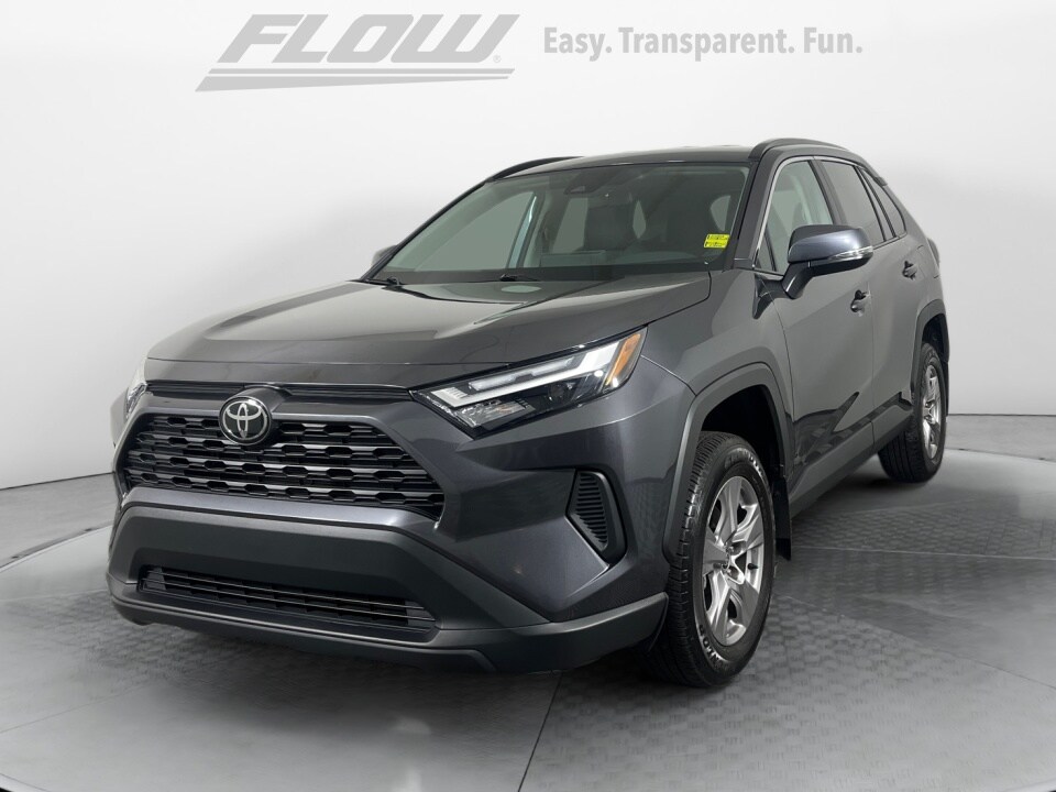 2024 Toyota RAV4 XLE photo 3