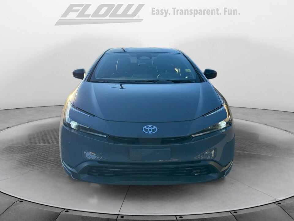 2025 Toyota Prius LE photo 2