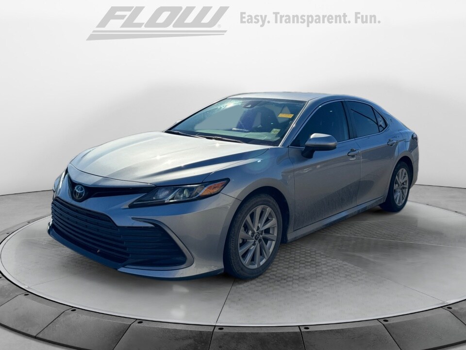 2023 Toyota Camry LE photo 3