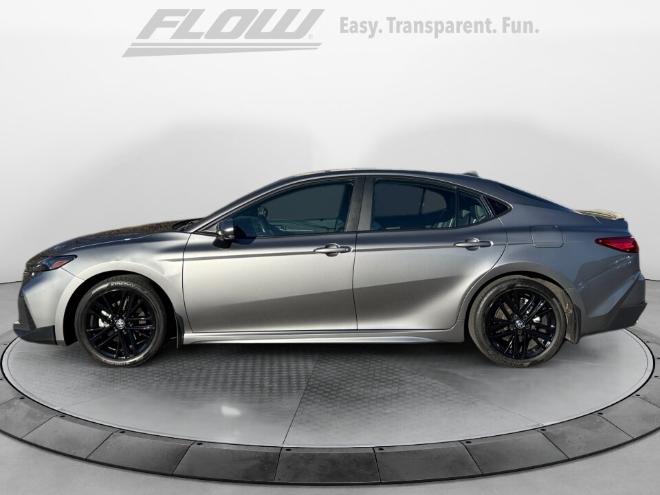 2025 Toyota Camry SE photo 4