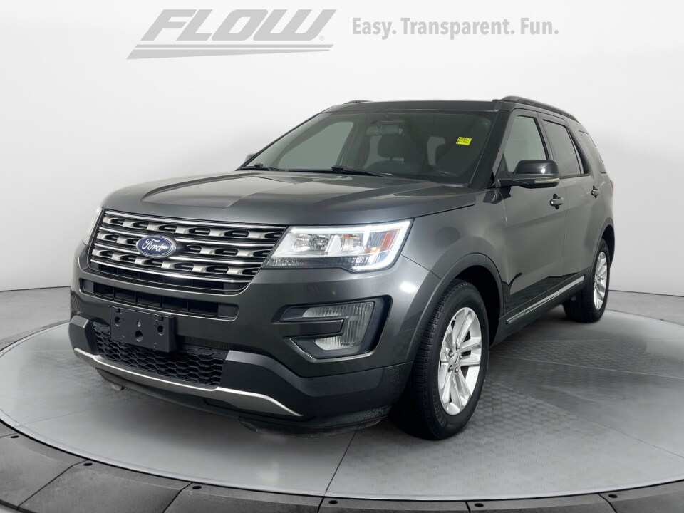 2017 Ford Explorer XLT photo 3