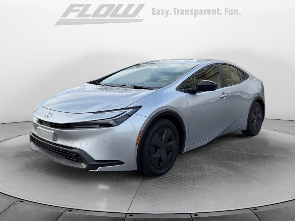 2025 Toyota Prius LE photo 3