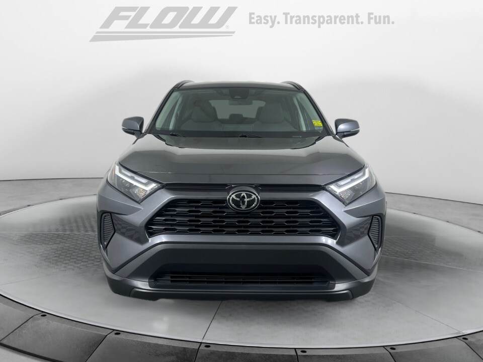 2024 Toyota RAV4 XLE photo 2