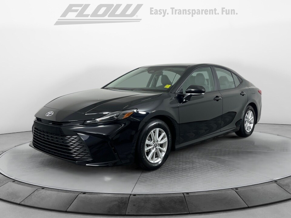 2025 Toyota Camry LE photo 3
