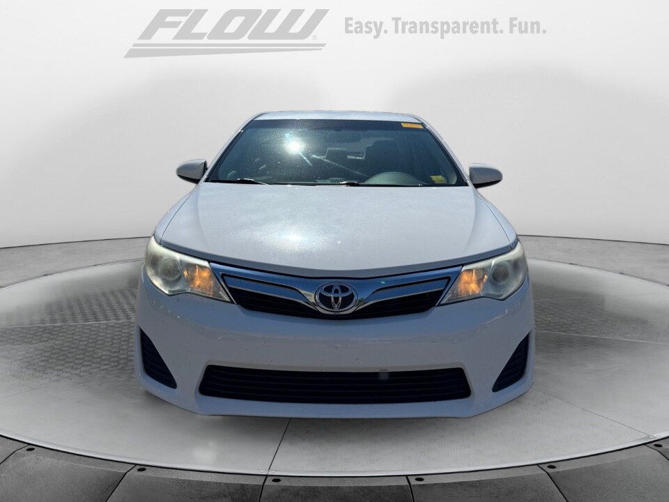 2012 Toyota Camry LE photo 2