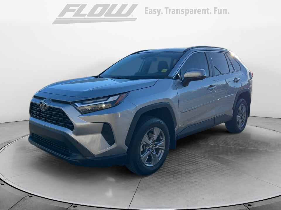 2024 Toyota RAV4 XLE photo 2