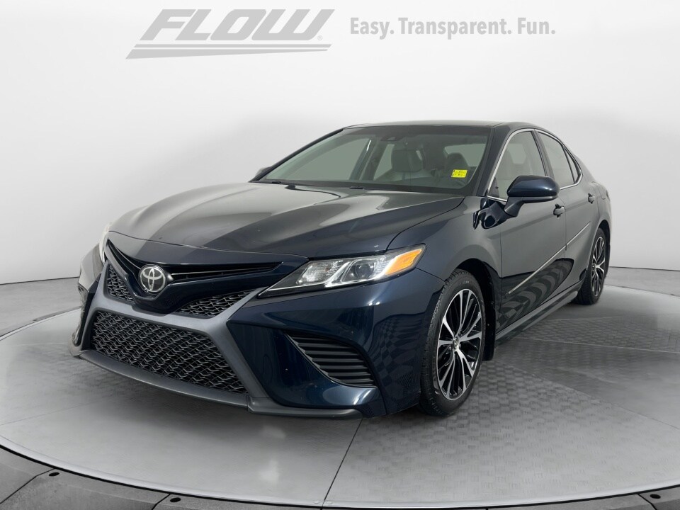 2018 Toyota Camry SE photo 3