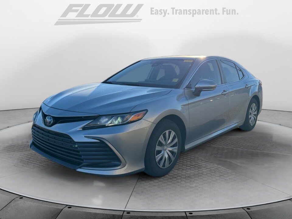 2022 Toyota Camry Hybrid LE photo 3