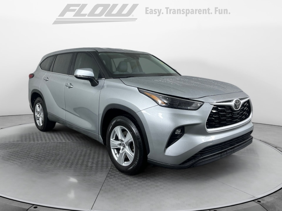 2023 Toyota Highlander LE's photo