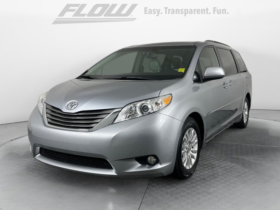 2013 Toyota Sienna XLE photo 3