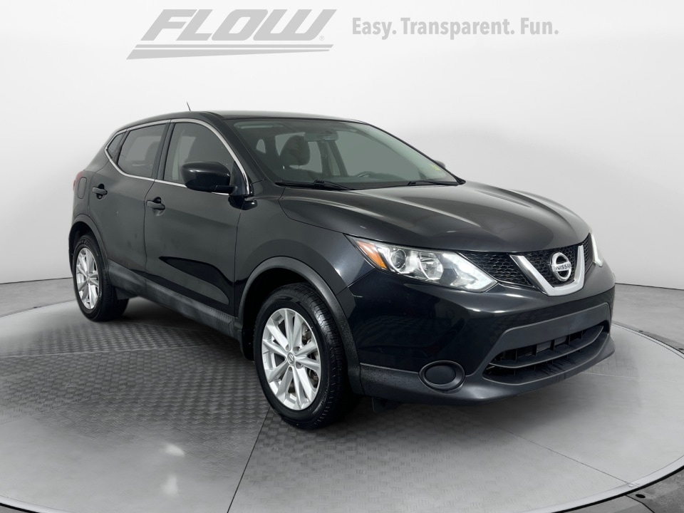 2017 Nissan Rogue Sport S's photo