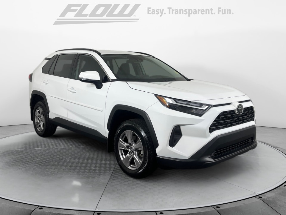 2024 Toyota RAV4 XLE's photo