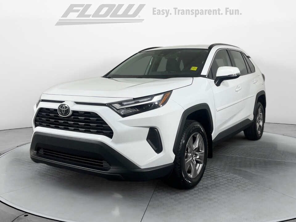 2024 Toyota RAV4 XLE photo 3