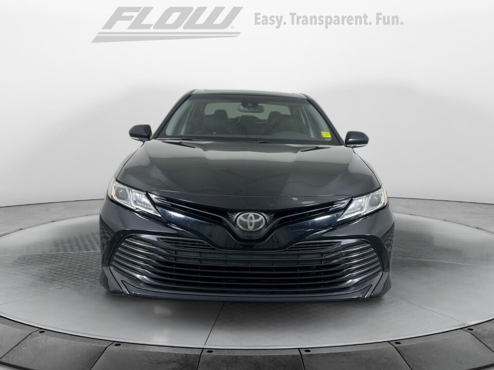 2018 Toyota Camry LE photo 2