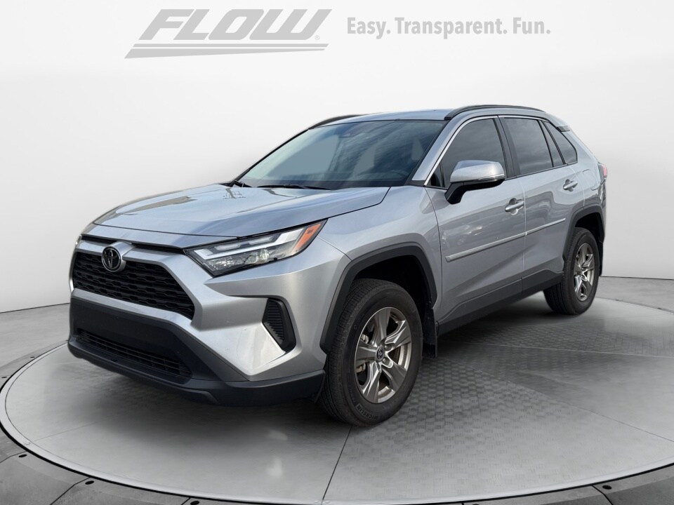 2025 Toyota RAV4 XLE photo 3