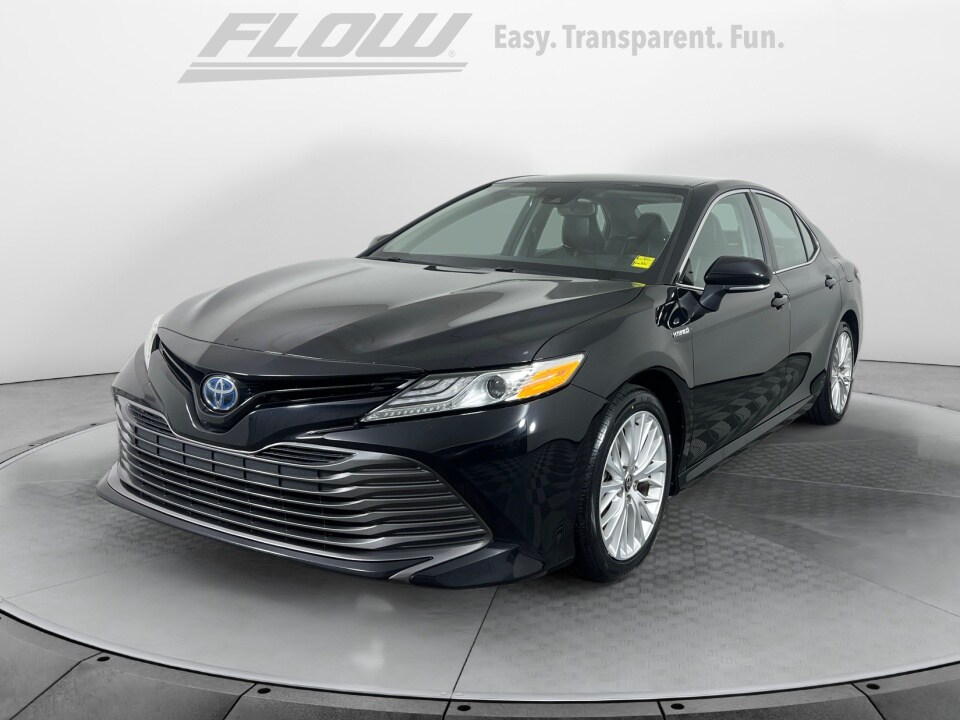 2020 Toyota Camry Hybrid XLE photo 2