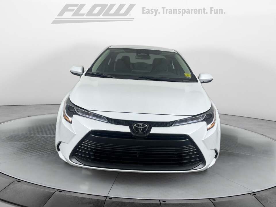2025 Toyota Corolla LE photo 2
